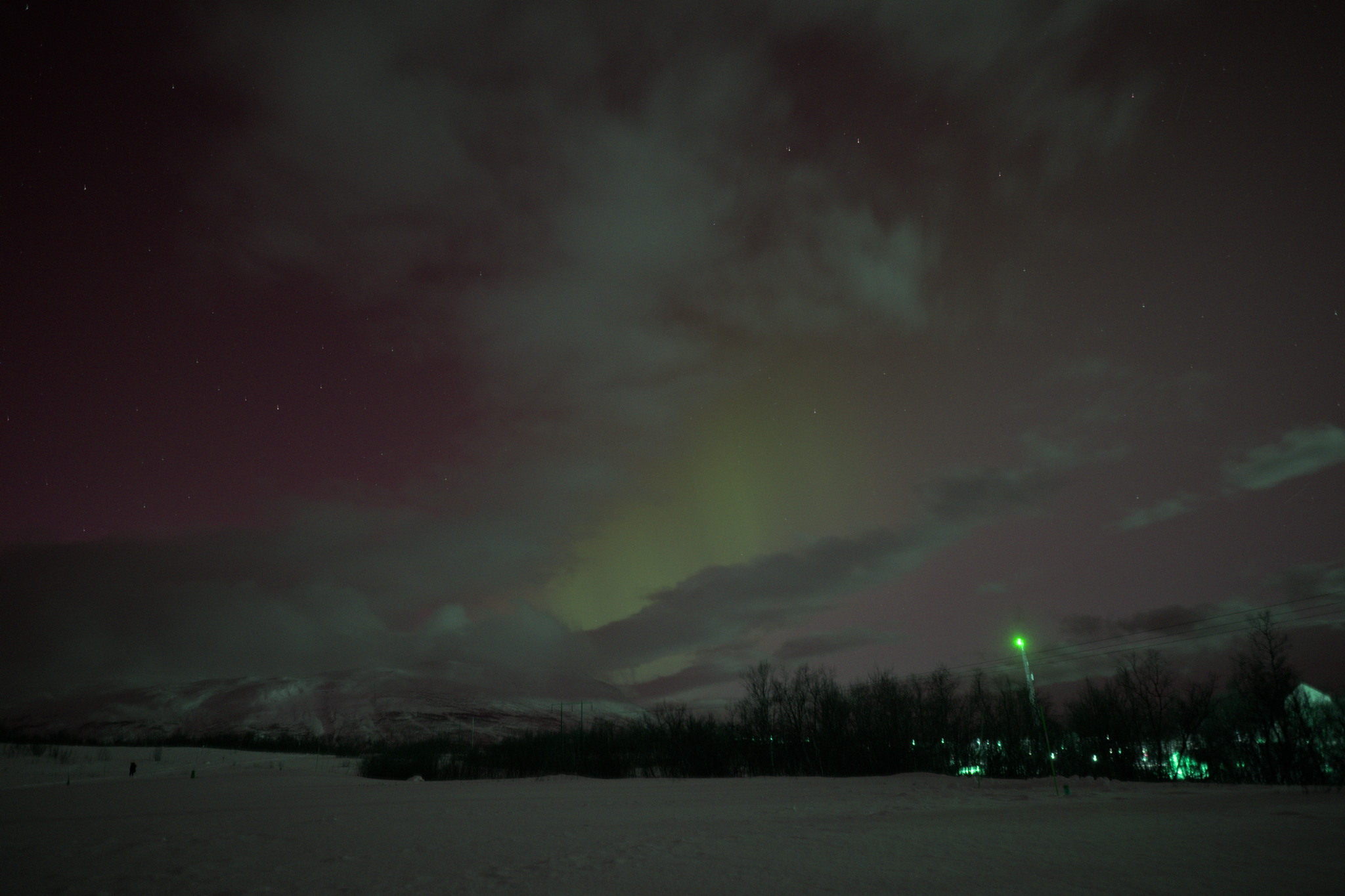 A bit cloudier, weaker aurora (pink!)